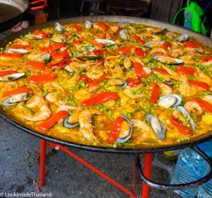 Seafood Paella cooking in JJ Market