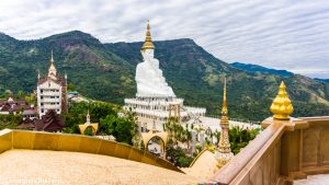 Wat Pha Sorn Kaew temple and walkway